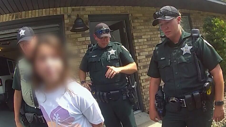 Eine Elfjährige aus Florida wird von der Polizei festgenommen.