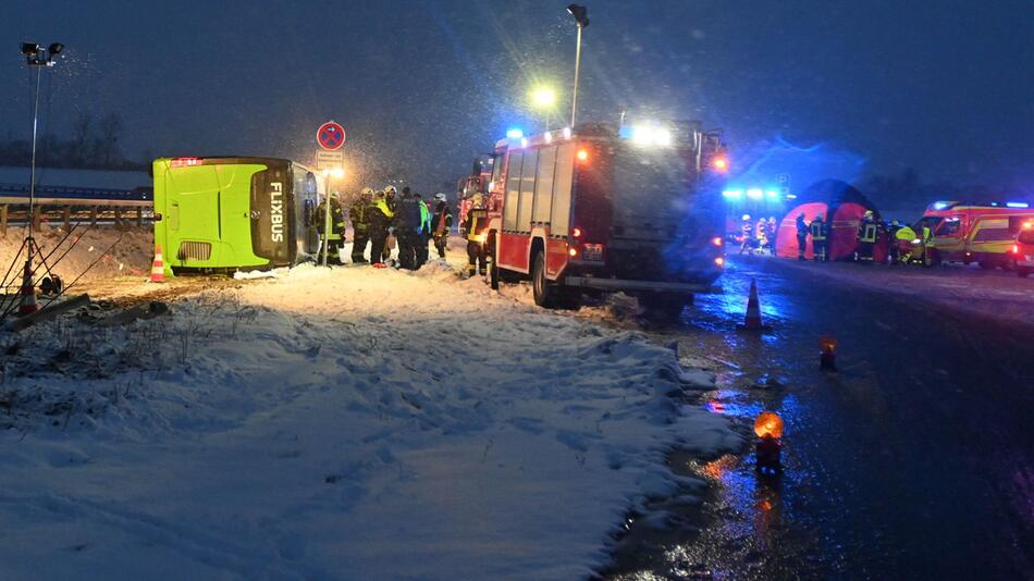 Schwerer Busunfall auf A11