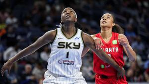 Elizabeth Williams und Nia Coffey beim WNBA-Spiel am Donnerstagabend.