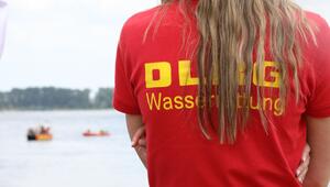 Nach einem Bad im Rhein werden mehrere Menschen vermisst.