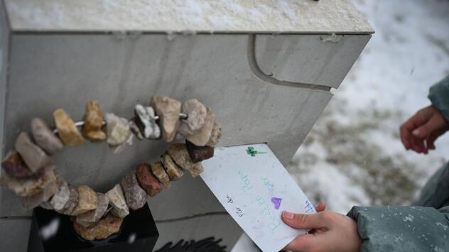 Grabsteine mit Briefschlitz