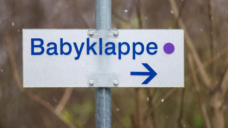 Babyklappen-Schild