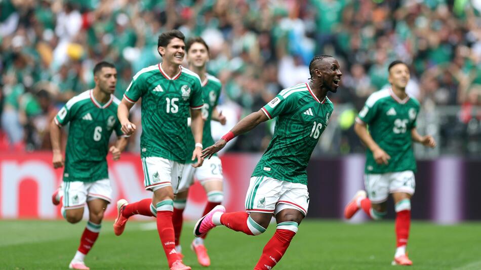Eröffnungsspiel: Mexiko dreht vor der Pause nochmal auf