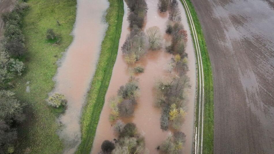 Hochwasser am Fluss Helme in Sachsen-Anhalt