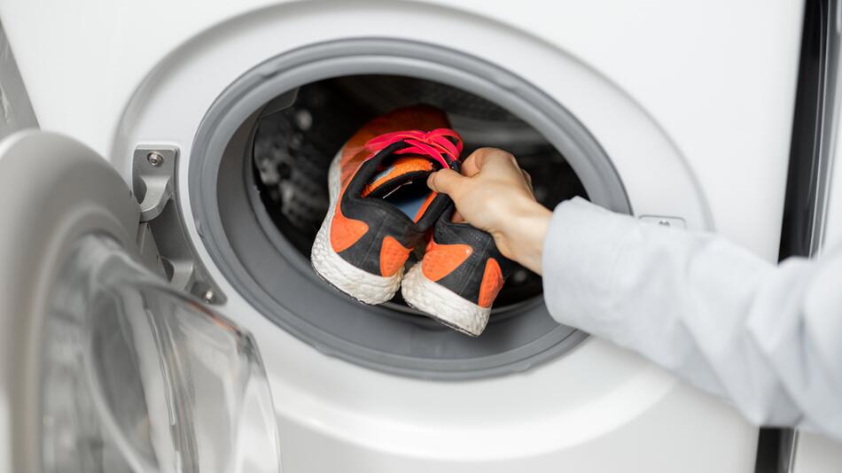 Schuhe waschen: Welche Schuhe dürfen in die Waschmaschine? Darauf müssen Sie achten