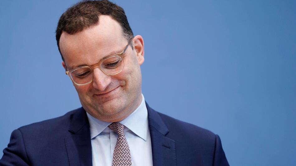 Ein "echter Skandal" – Jetzt schießen auch die Kirchen gegen Spahn