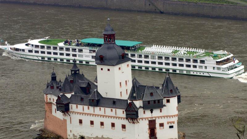 Ausflugsschiff auf dem Rhein