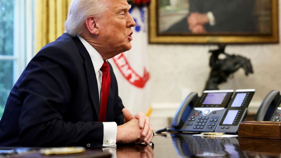 US-Präsident Trump spricht im Oval Office