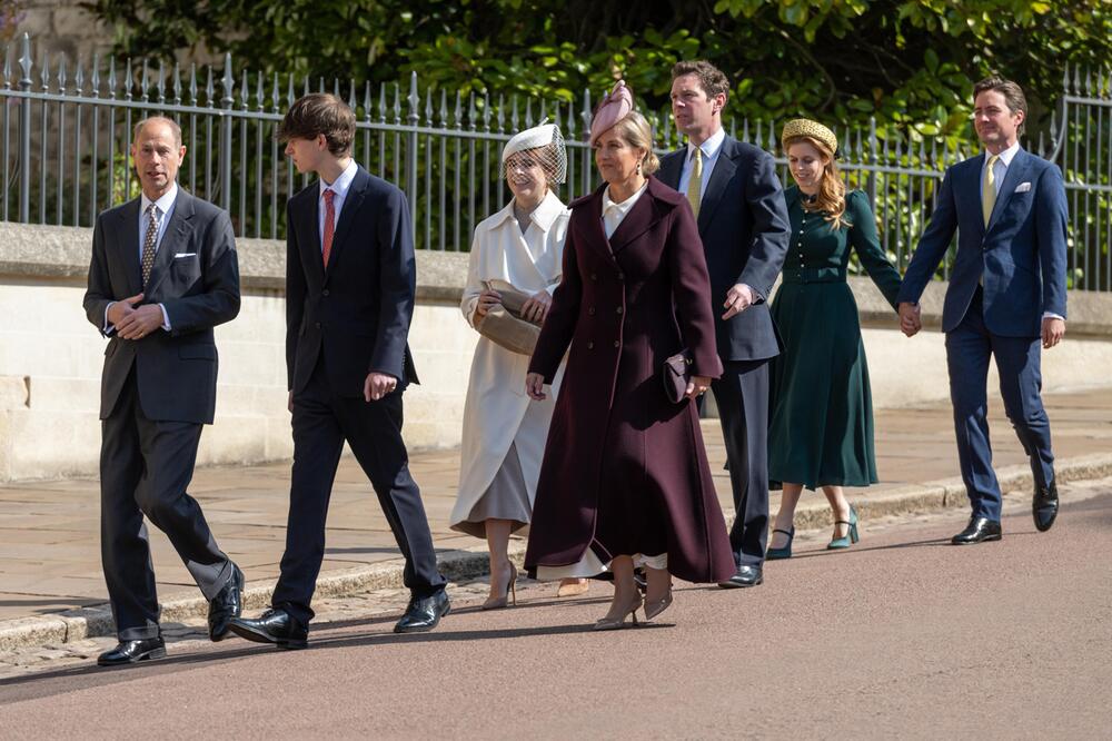 Prinz Edward, James, Herzogin Sophie, Prinzessin Eugenie, Jack Brooksbank, Prinzessin Beatrice,Mozzi