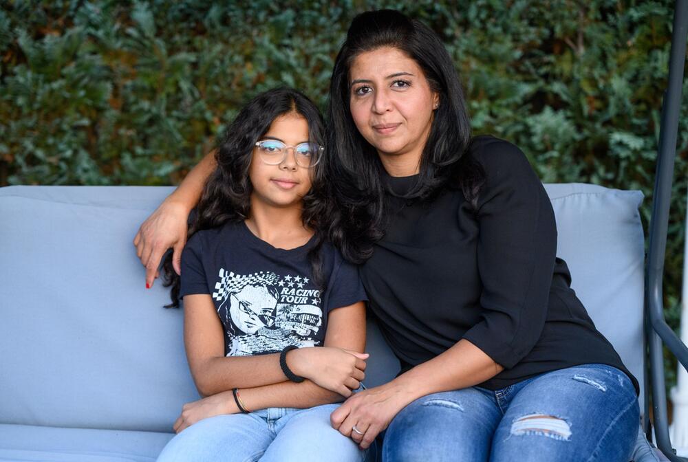 Die zwölfjährige Sara ist an Rheuma erkrankt