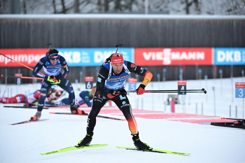 Biathlet Philipp Nawrath verlässt in Ruhpolding den Schießstand