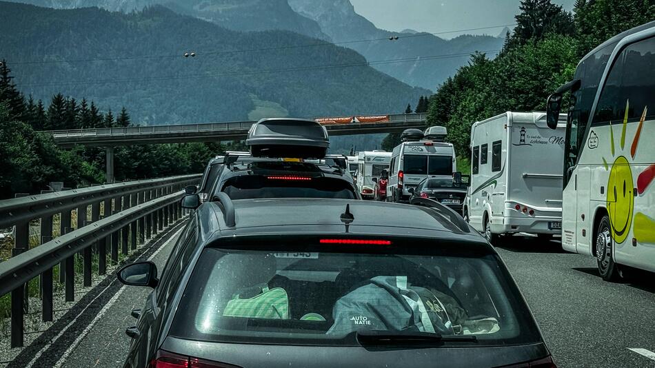 Transitverkehr, Österreich, Stauungen, Umfahrungen, Verkehrspolitik, Brenner, Fahrverbote