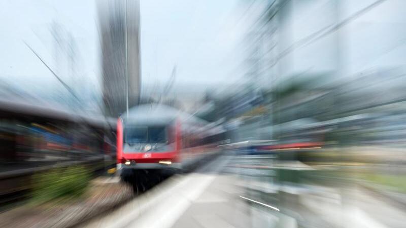 Bahn mit Zoom fotografiert