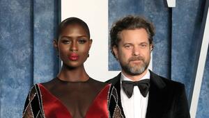 Jodie Turner-Smith und Joshua Jackson gemeinsam auf dem roten Teppich.