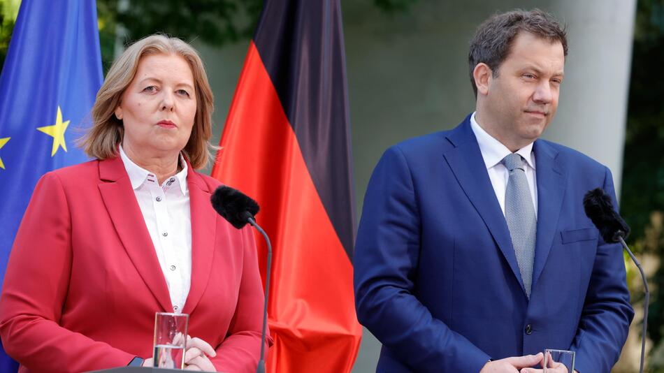 Basis übt Kritik: SPD-Gruppe verlangt Sonderparteitag für neue Parteispitze