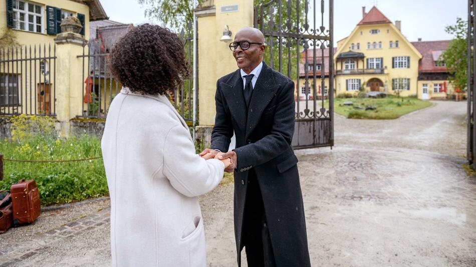 Bruce Darnell checkt in "Sturm der Liebe" in den Fürstenhof ein.