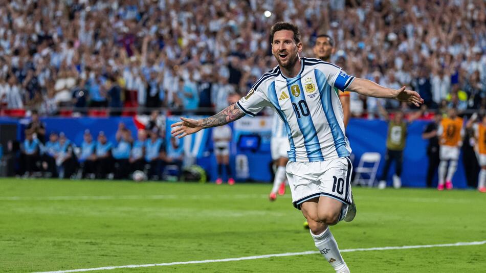 Unglaublich! Historischer Messi schnürt den Dreierpack