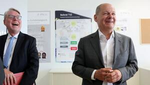 Bundeskanzler Scholz besucht Bundesamt für Migration