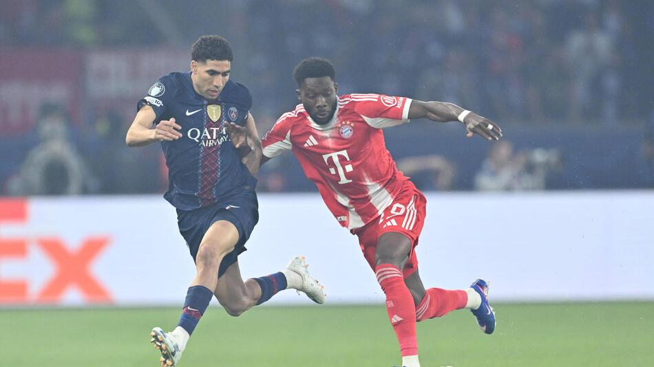 Elfer kurz vor der Pause! Bayern liegt wieder zurück