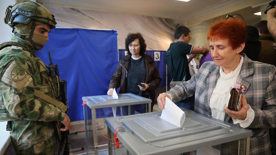 Parlamentswahl in Russland endet: Wie schneidet Putins Partei ab?
