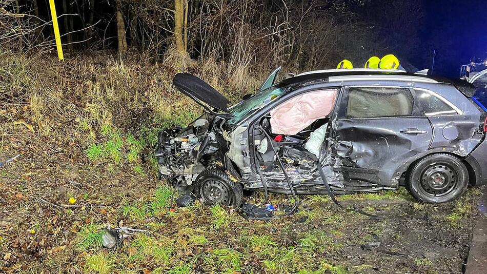 Frau bei Unfall auf A61 tödlich verletzt