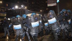 Einsatzkräfte der Polizei bei der Demonstration in Mailand.