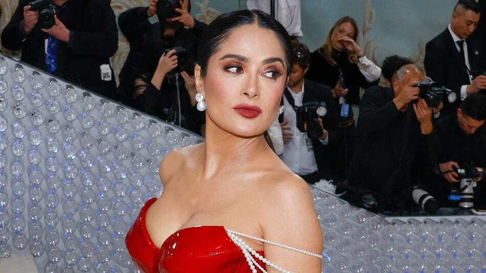 Salma Hayek auf der Met Gala 2023 in Los Angeles.