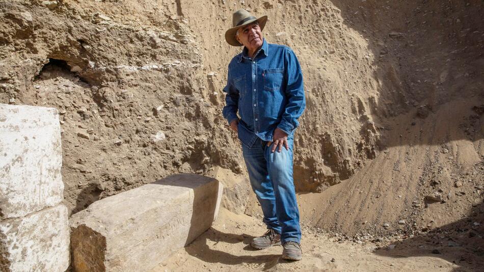 Archäologen entdecken Totentempel und weitere Särge bei Kairo