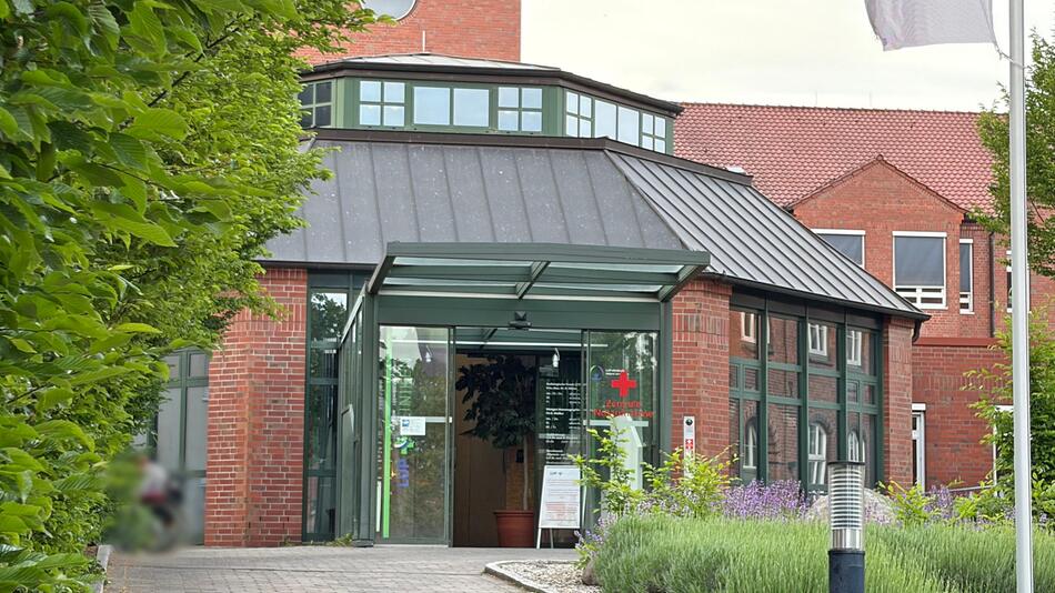 Dachstuhlbrand in Krankenhaus: Mindestens 20 Verletzte