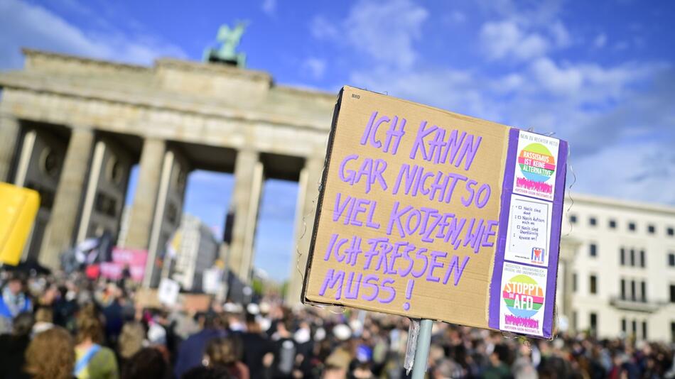 Massenprotest gegen AfD am Brandenburger Tor