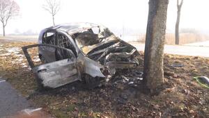 Bei Leutkirch im Allgäu: Autofahrer prallt tödlich gegen Baum - Wagen gerät in Brand