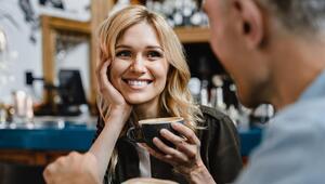 Frau und Mann beim Date