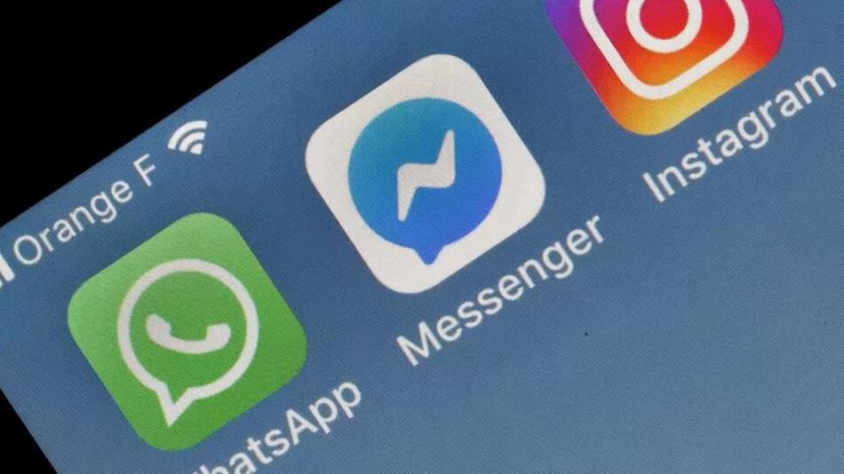 Whatsapp, Facebook Messenger, Instagram, Smartphone