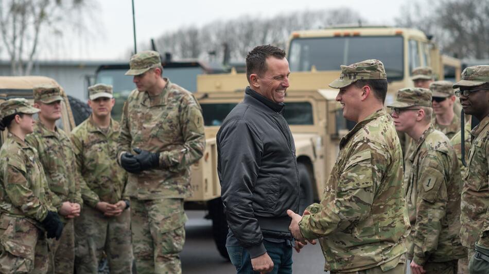 Grenell besucht US-Soldaten in Burg