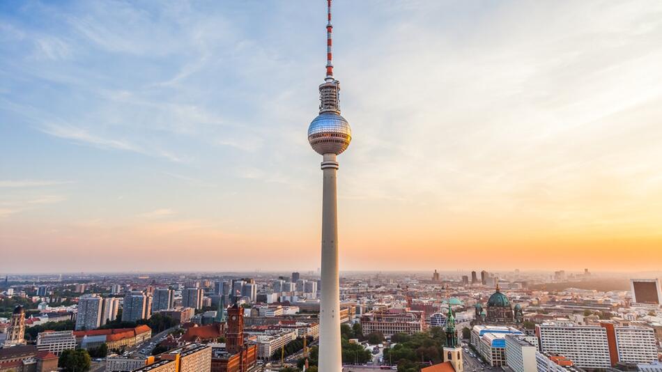 Im Fernsehturm Berlin hat kürzlich das "Sphere Tim Raue" eröffnet.