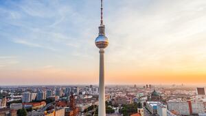 Im Fernsehturm Berlin hat kürzlich das "Sphere Tim Raue" eröffnet.