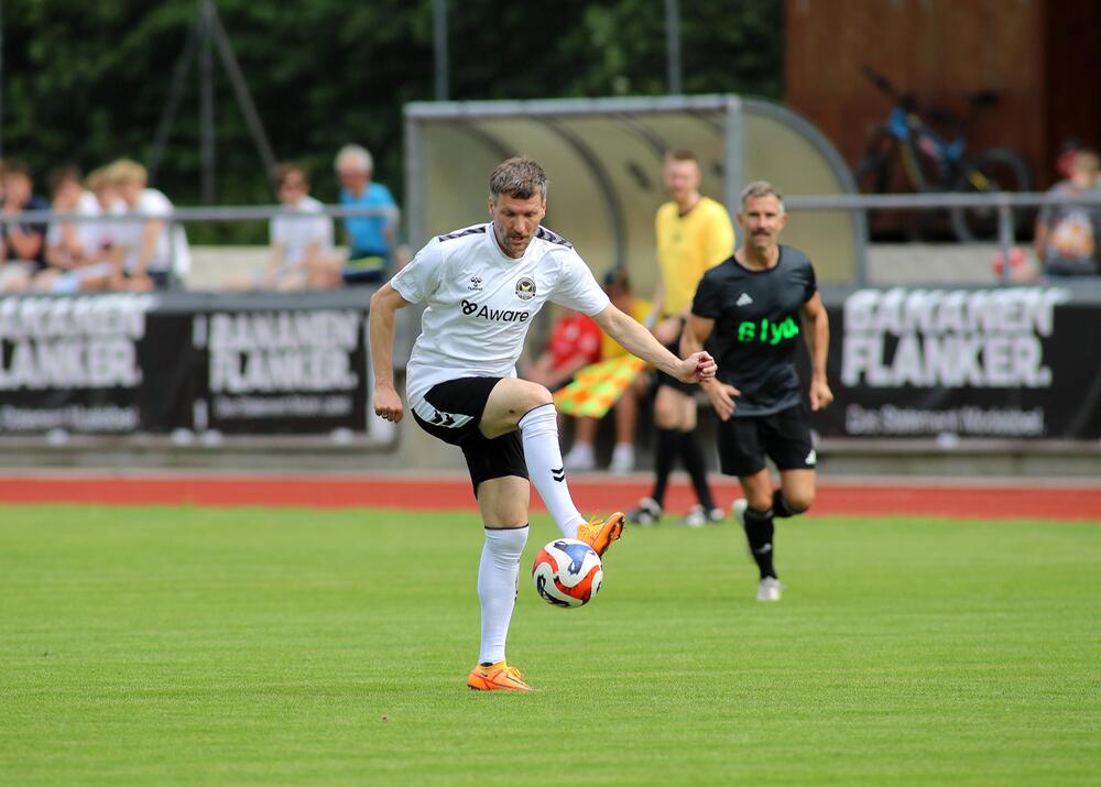 Benny Lauth beim "Bananenflanker-Legendenspiel" am 15.6.2025 am Tegernsee.