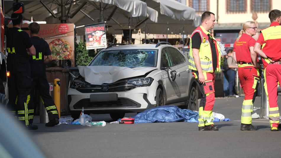 Auto in Leipzig in Menschengruppe gefahren – zwei Tote