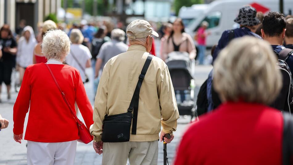 Warum sich Rente und Pension so deutlich unterscheiden