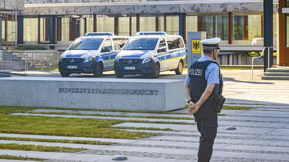 Länder rechnen mit Hunderten Millionen mehr für Beamte