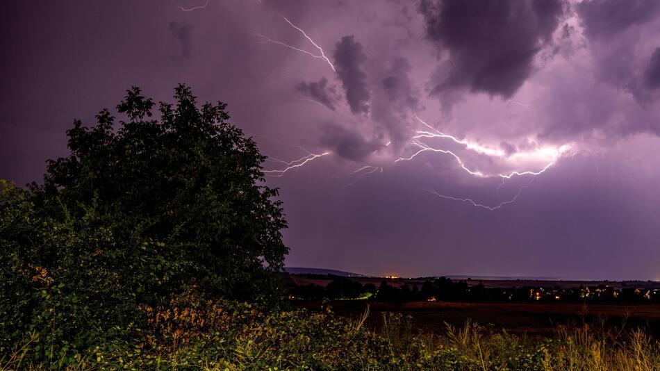 Auf Sonne pur folgen teils Starkregen und kräftige Gewitter