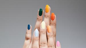 Im Herbst 2026 werden Nagellackfarben nach Lust und Laune miteinander kombiniert.