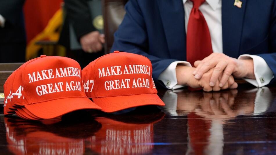 Neuer Fanartikel: Sohn Eric wirbt für "Trump 2028"-Kappe