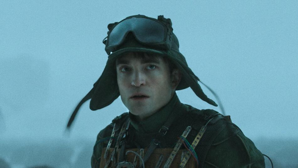 Robert Pattinson in "Mickey 17".