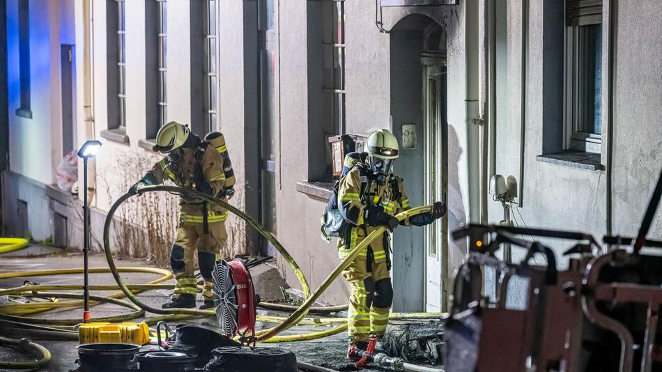 Brand in Mehrfamilienhaus - Verdacht auf Brandstiftung