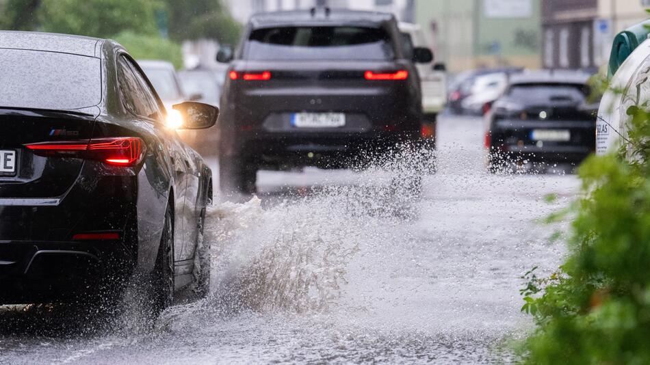 Frost, Gewitter und Starkregen ziehen auf