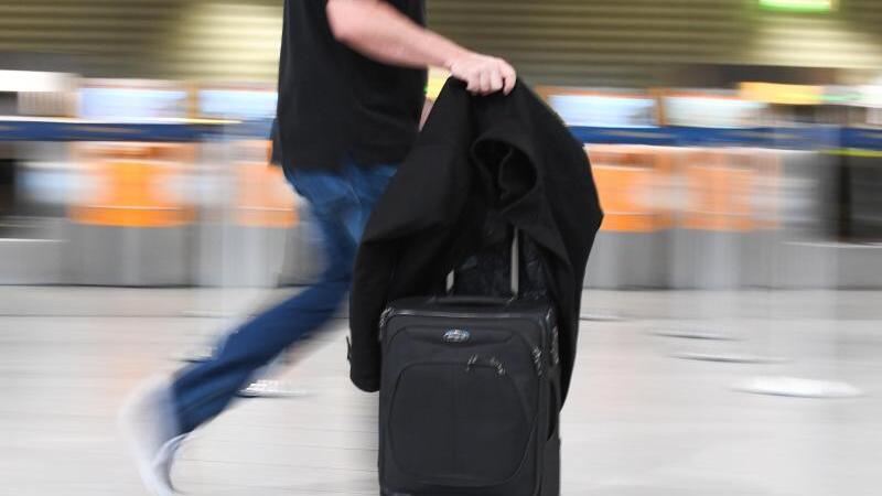 Passagier im Flughafen