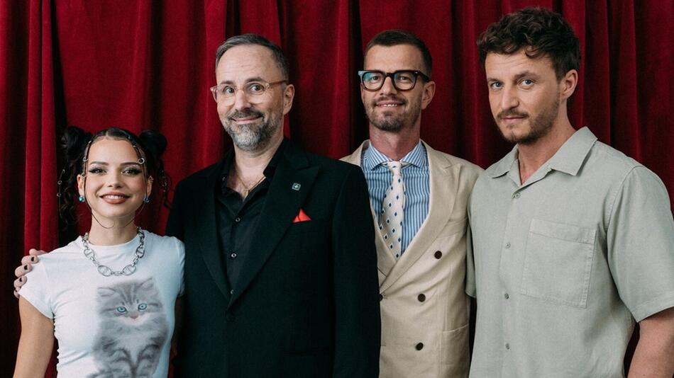 Nina Chuba, Kurt Krömer, Joko Winterscheidt und Tommi Schmitt (v.l.) quizzen im Herbst ...