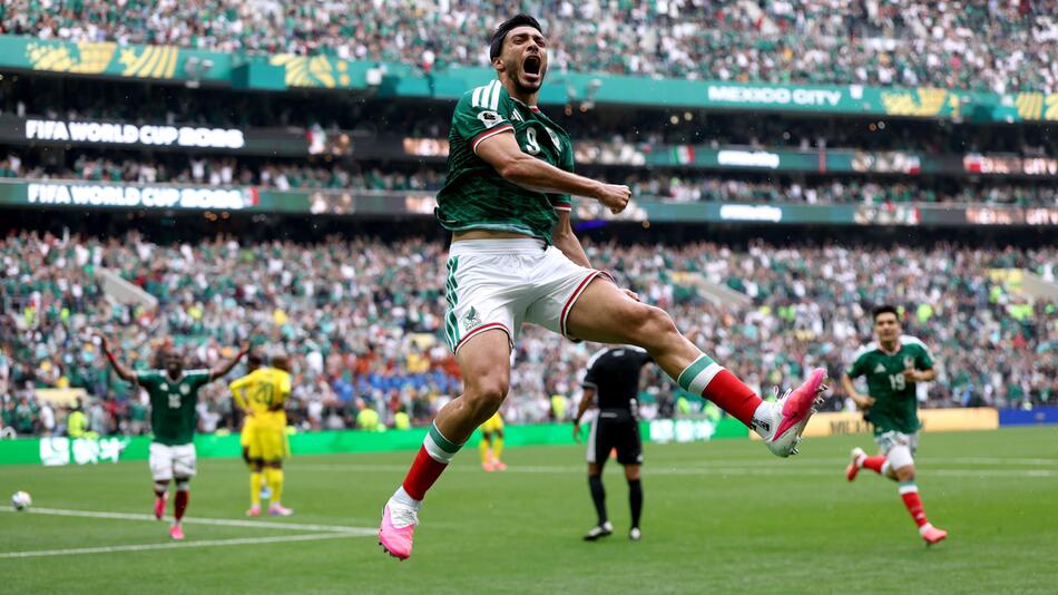 Gastgeber Mexiko gewinnt kurioses Eröffnungsspiel