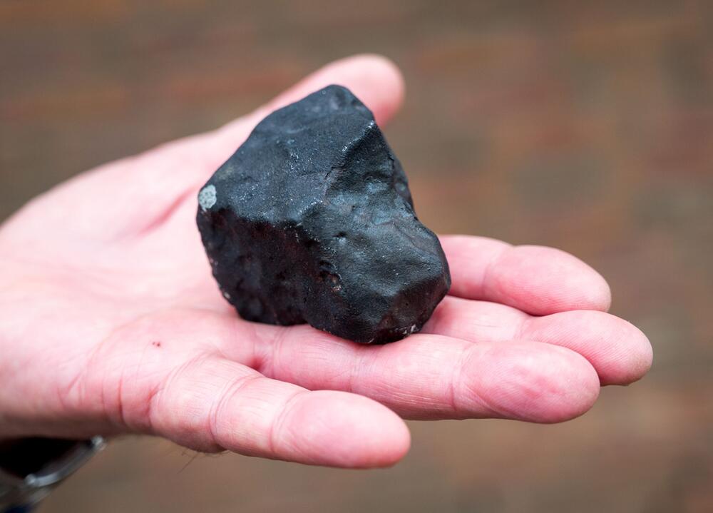 Kleiner Meteorit trifft Haus in Schleswig-Holstein